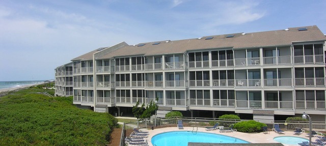 OCEAN FRONT COMPLEX GREAT FOR FAMILIES AND A SHORT WALK TO THE BEACH! in Atlantic Beach