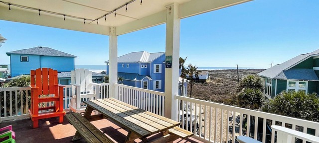 Ocean Outlook | Spacious Home + Community Pool in Port Aransas