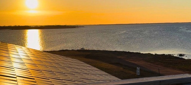 Oceanfront Cottage w/Upper Balcony View in Summerside