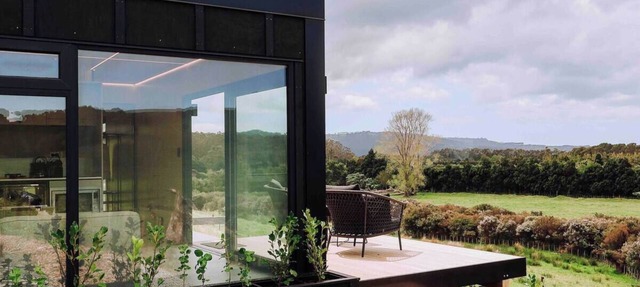 Omakana Cabin – Scenic Farm Stay with Sleepout in Tāwharanui Peninsula