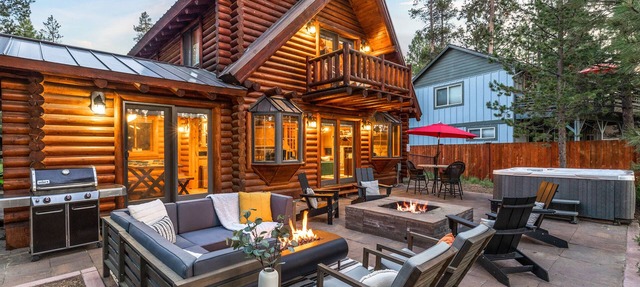On Deschutes River | Kayak | HotTub | EVCharger in Sunriver