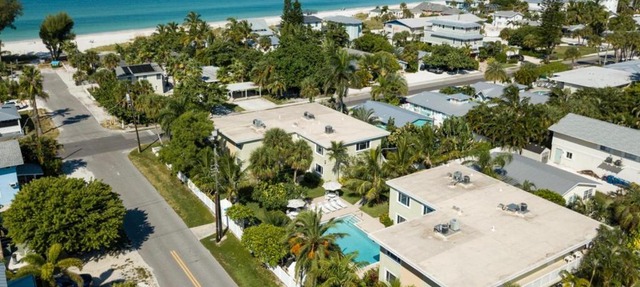 Palm Cay 6 in Holmes Beach