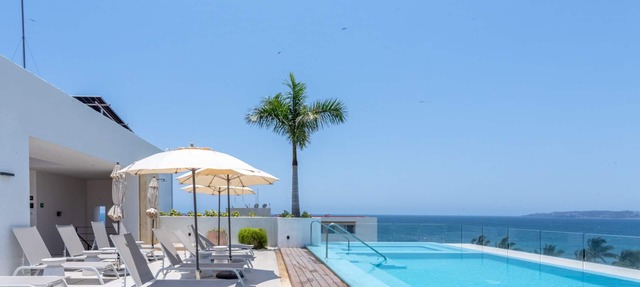 PAVILION 2BR, Rooftop Infinity Pool & Jacuzzi with AMAZING views of the ocean. in Bucerías