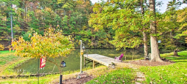 Peaceful Broadway Cottage on the Pond! in Broadway
