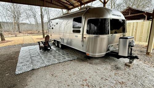 Peaceful Lakeside Covered Airstream with Firepit & Kayaks Near Centre, AL in Centre