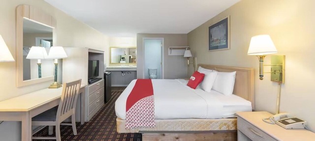 Peaceful Room at the Heart of Seneca Falls near Parks | Free Parking in Seneca County