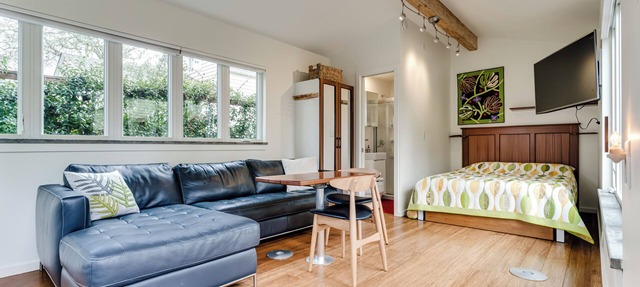 Peaceful tiny home with AC in charming Eugene perfect for getaway in Eugene