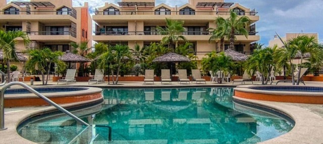 Penthouse 2BD+Room 2 Terraces Pools Near Beach in San José del Cabo