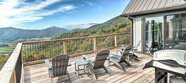 Pet-Friendly Rabun Gap Cabin | Mountain Views in Rabun Gap