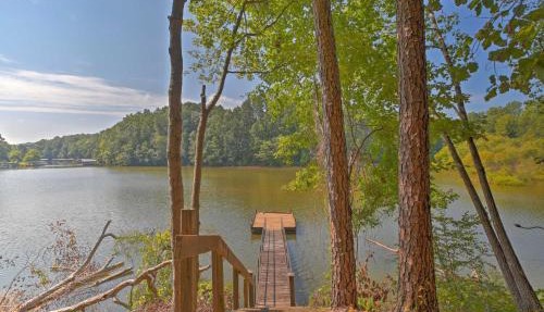 Pet-Friendly Toccoa Home with Deck and Lake Access! in Toccoa