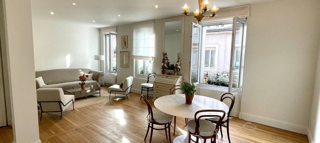 PETIT VERT EPERNAY Apartment - Hyper-Center - 2 bedrooms - 2 bathrooms - terrace in Epernay