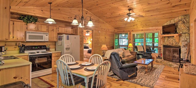 'pinot & Pine' Chic Log Cabin ~ 5 Mi to Blue Ridge in Blue Ridge