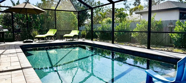 Pool & Beach – Shark Teeth Hunting – Families welcome – Pool Heater included! in Venice