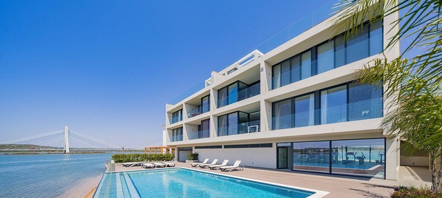 PORTIMÃO OCEAN BREEZE WITH POOL by HOMING in Lagoa