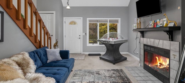 Private Bungalow - SLEEPS 11:Close to GRR Airport- indoor fireplace in Lowell