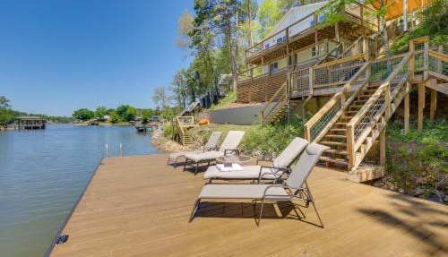 Private Hot Tub: Stunning Logan Martin Lake Home in Talladega