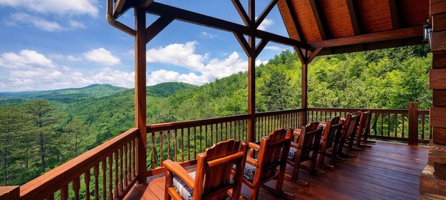 Private Mountain Escape for Large Groups Sleeps 17 in Dobson