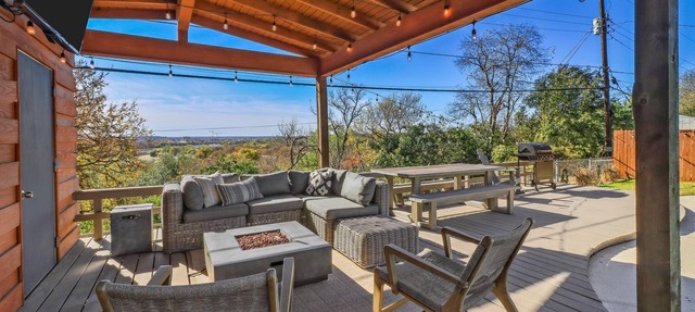 Private Pool Oasis with Gorgeous Views Minutes from TCU & Dickies Arena in Fort Worth