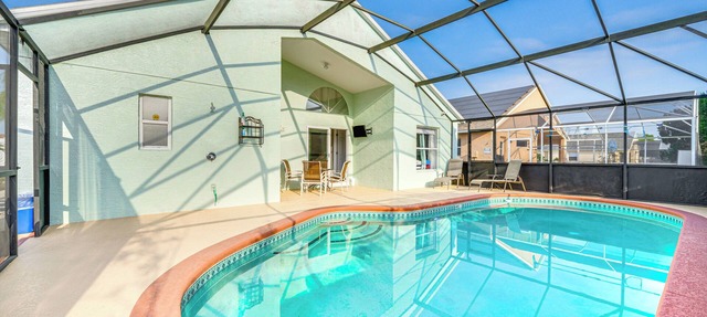 Private Pool & Yard: Family Getaway in Davenport in Davenport