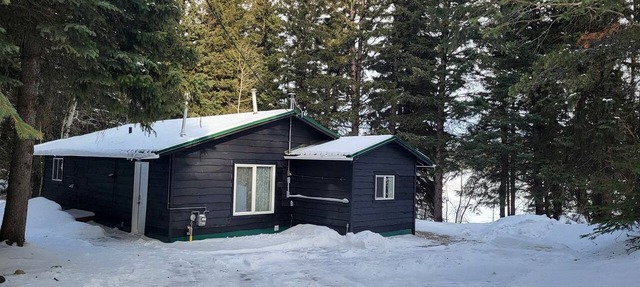 Private Waterfront Cabin Ideal for Outdoor Adventures in Alberta in Beaver Mines