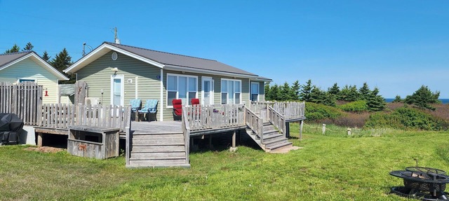 Private waterfront cottage with beautiful ocean views in Cap-Pelé