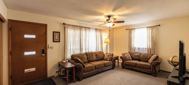 Quaint Home 2 miles from Mayo Handicap Accessible in Rochester
