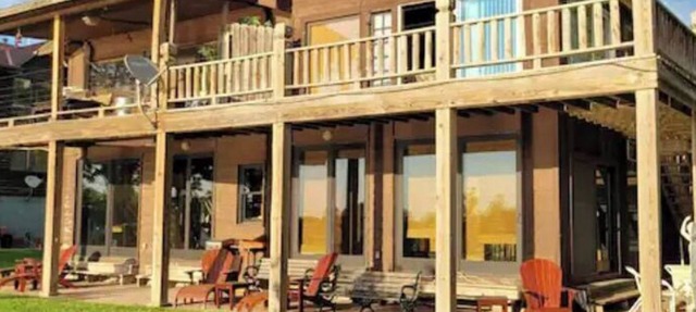 Quaint peaceful waterfront cabin #2, two bedrooms, split level. in Saint Joseph