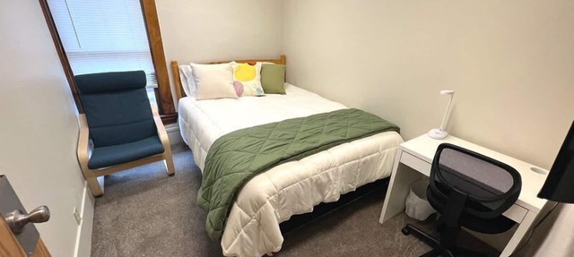 Queen Room Summary: D in Eugene