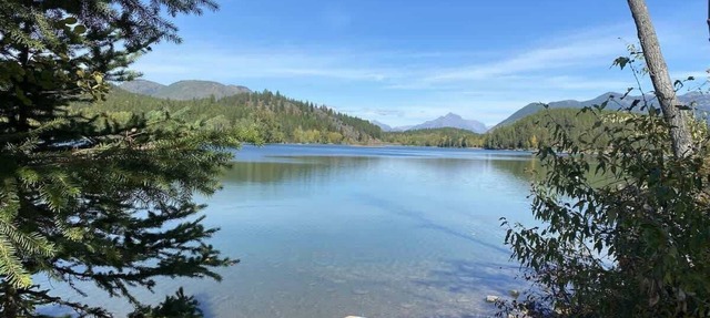 Quiet home minutes to Glacier in West Glacier
