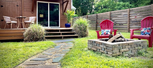 Quiet tiny home. Dog-friendly. Private fenced yard in Harpers Ferry