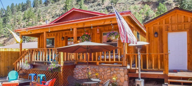 Red River Summer Cabin w/Fire Pit & Mtn Views in Red River