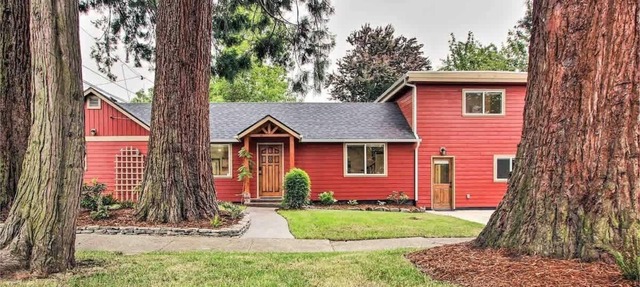 Redwood Home/Hot Tub/Near UofO and River Path. in Eugene
