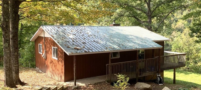Relax on the Shores of Charming Lac McArthur in Val des Monts