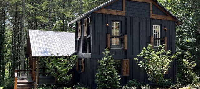 Relaxing Bright Mountain Getaway w/Hot tub - Newly Renovated Cashiers Area Home in Cullowhee