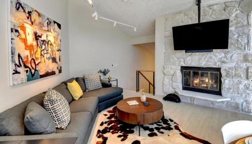 River Chalet Next to WP Resort I Hot Tub I Great Views I Activity Program in Winter Park