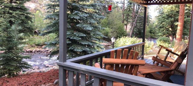 Riverfront Mountain Cottage Retreat in Estes Park