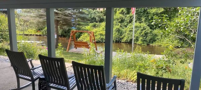 Riverfront & Walkable! Ausable Riverfront & Steps to Downtown Breweries/Shops in Grayling