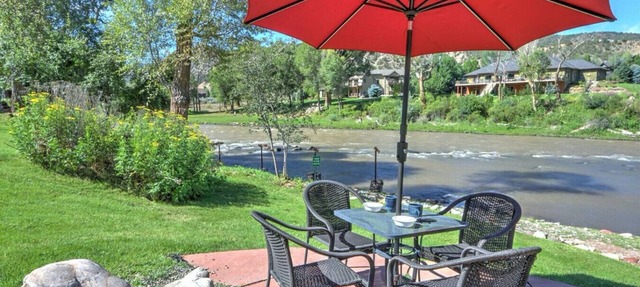 Rivers` Edge Condo w/Private Beach, 33 mi 2 Aspen in Glenwood Springs