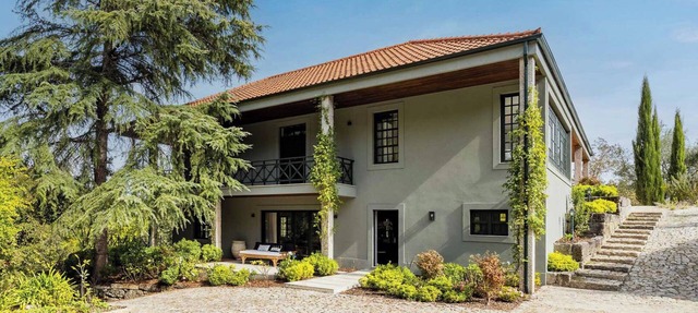 Riverside Heritage Douro Villa with Pool and Views in Amarante