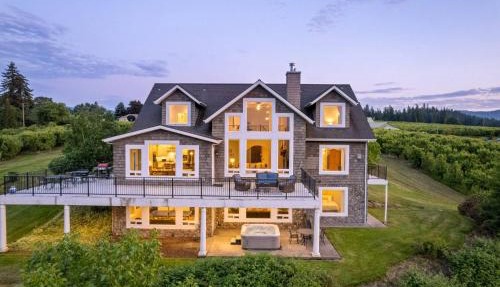RiverSong Country Chateau in Hood River
