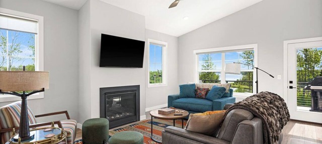 RiverWest Hunters Lodge - Hot Tub - River View - Dog Friendly in Duluth