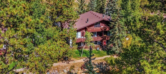 Rocky’s Riverside Retreat - heated pool, river access in Estes Park