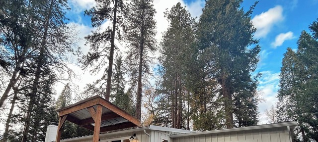 Rogue Reefs Riverfront Home in Grants Pass