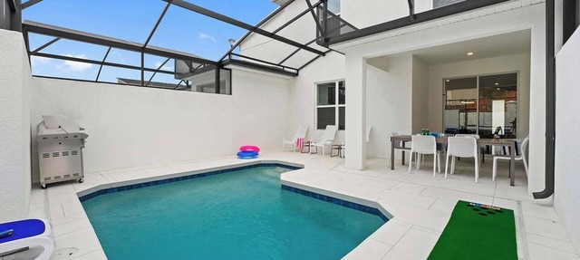 Ruby’s Retreat | Luxe suites, big PVT pool & patio - mins to Universal & airport in Orlando