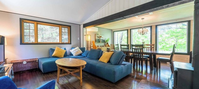Rustic Chic Chalet Spa, Firepit, Near Lake Access in Saint-Adolphe-d`Howard
