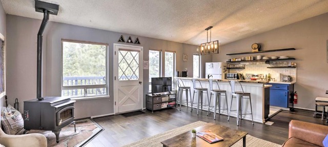 Rustic-Chic Heavenly Condo, 5 Mi to Nevada Beach in Stateline