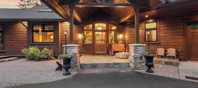 Rustic Luxurious Lakehouse on Expansive Private Shoreline of Ossawinnamakee Lake in Pequot Lakes
