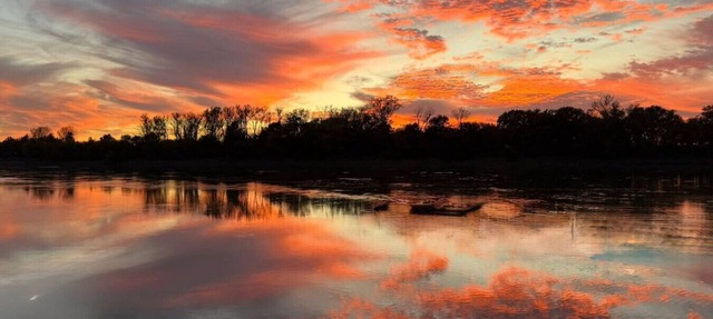 Rustic Waterfront 2 BR Cabin Stunning Sunset View! in Saint Joseph