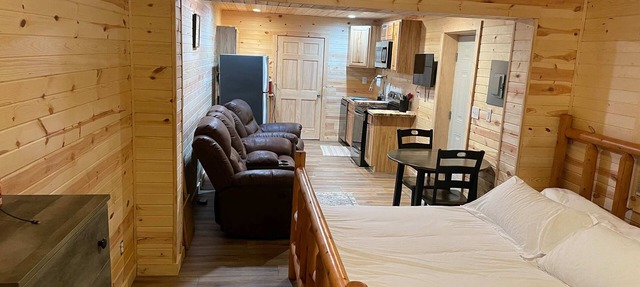 Secluded Cabin With King Size bed in Gilbert