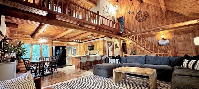 Serene Private Luxury Escape w/Beautiful Porches, Spa Patio & Fun Game Rooms in Bloomington